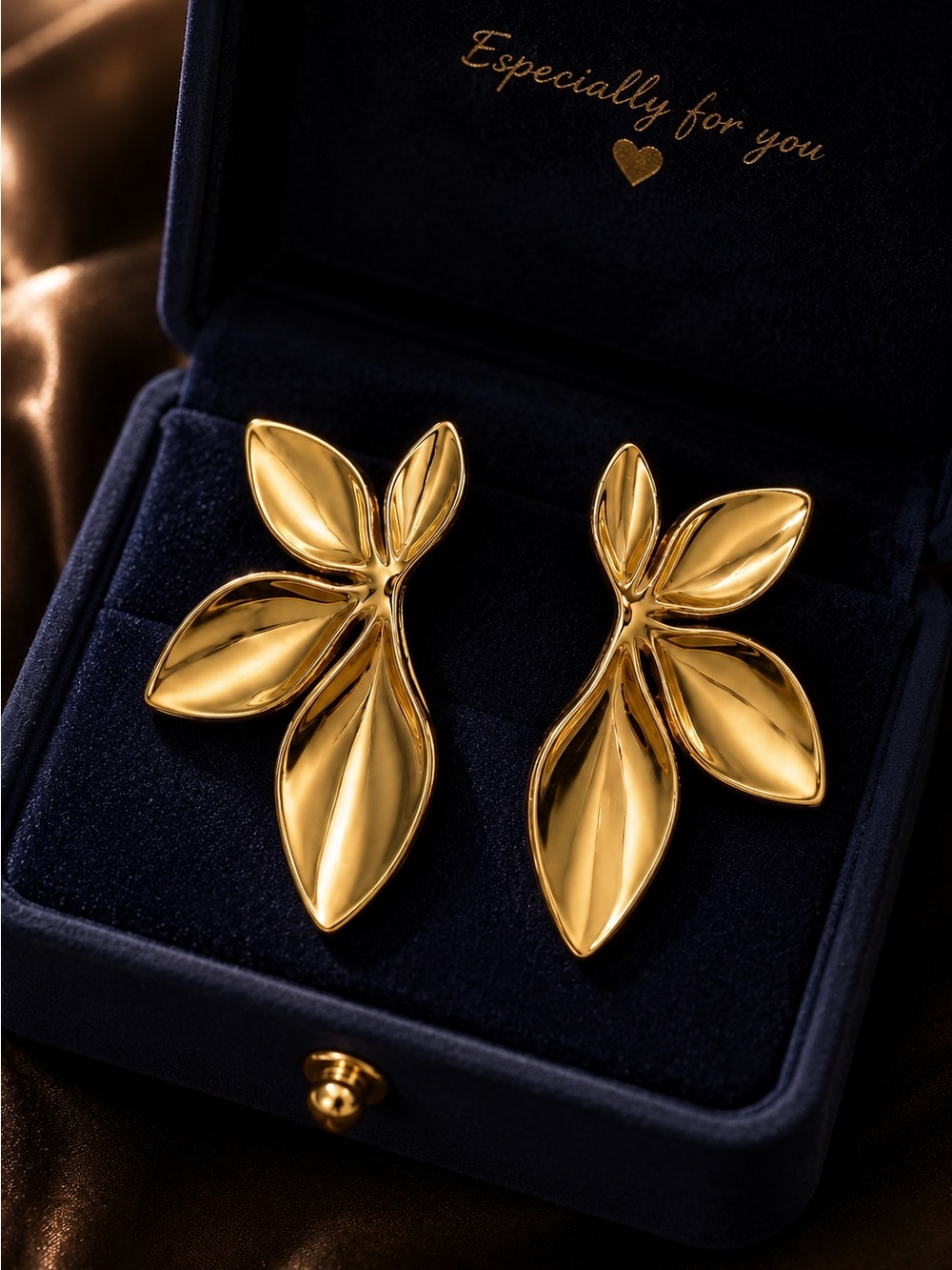 Stainless steel leaves in gold tone stud earrings - Picture 8 of 8